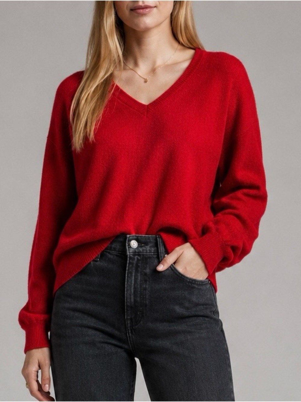 Ballantyne V-Neck Cashmere-Blend Sweater in Red